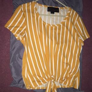 Really cute NEVER WORN crop top